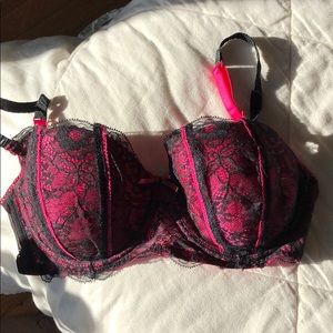 Black and pink lace bra 36D